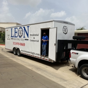 Photo of Leon Moving
