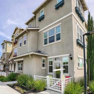 Photo of Mattie Wei-RE/MAX Accord Performing residential real estate in the Bay Area