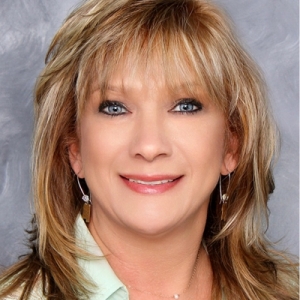 Photo of Alfa Insurance Stacia Johnson providing profitable multi-line insurance