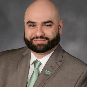 Photo of COUNTRY Financial Silverio ith a complimentary Insurance and Financial Review