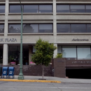 Photo of Charles Schwab