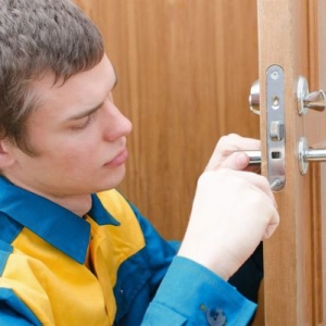 Brooklyn Aurora Hardware & Locksmith