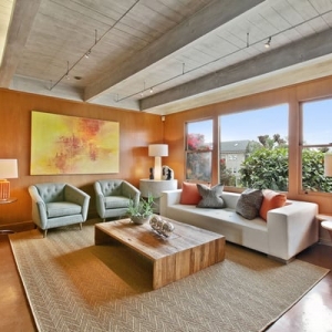 Photo of Deborah Lopez  - Paragon Real Estate Group