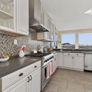 Photo of Joy Liu - Helm Real Estates