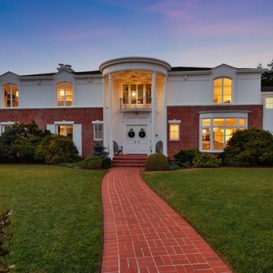 Photo of Mary Macpherson - Compass Real Estate