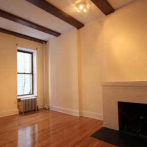 Photo of Jonathan Abbou - Village Broker