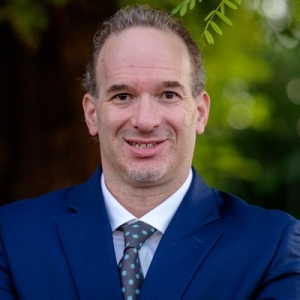 Photo of Singer Pistiner, PC