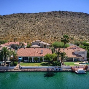 Photo of Linda Booker, REALTOR