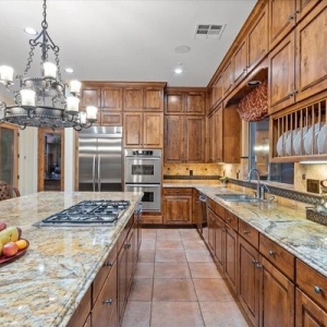 Photo of Linda Booker, REALTOR