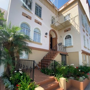 Santa Monica Charmont Apartments