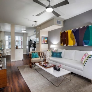 Photo of Wilshire La Brea Apartments