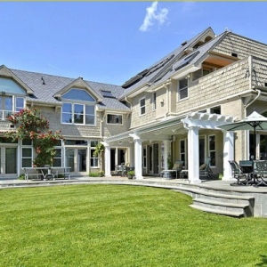 Photo of Zach Lipson | Real Broker