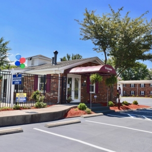 Photo of Mayfair Apartments