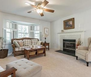 Photo of Erin Roccapriore - RE/MAX 100