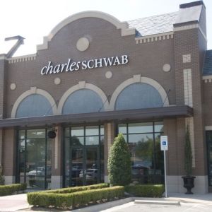 Photo of Charles Schwab