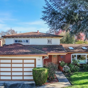 Photo of Ritu Jain - Legacy Real Estate & Associates