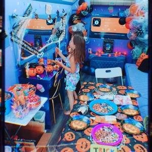 Photo of Kuties & Kupcakes Mobile Party Bus