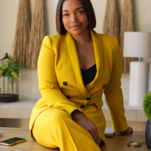 Photo of Canary and Hedge