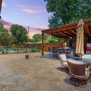 Lindale Liquid Oasis Pools and Spas