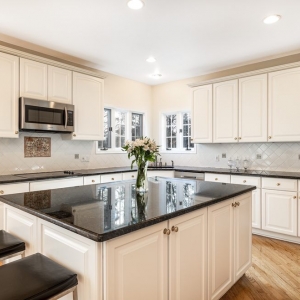 Apple valley California Carpets & Kitchens