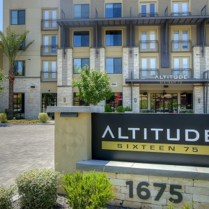 Phoenix Altitude Sixteen 75 Apartments