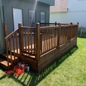 Photo of PickNix Deck and Fence Staining