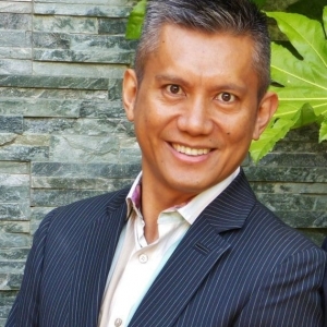 Photo of Max Mendoza - Corcoran Global Living