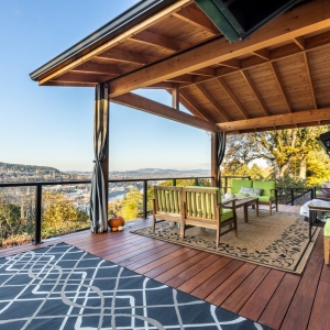 Vancouver Cascade Fence & Deck