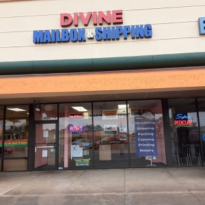 Houston Divine Mailbox & Shipping