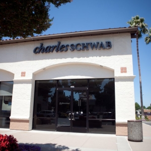 Photo of Charles Schwab