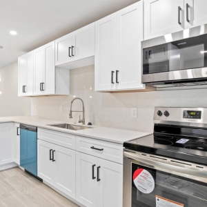 Photo of Anna Kuzminova- Coldwell Banker Residential Real Estate