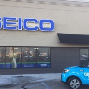Photo of GEICO Insurance Agent