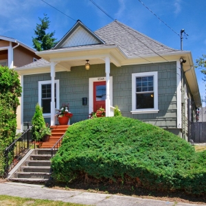 Photo of Beth Traverso- Re/Max Northwest Realtors