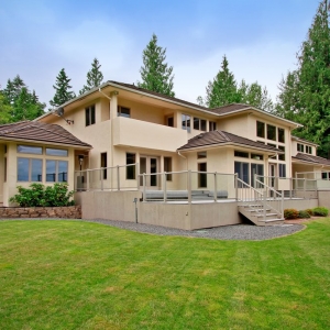 Photo of Beth Traverso- Re/Max Northwest Realtors