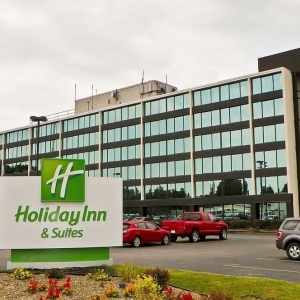 Photo of Holiday Inn & Suites Charleston West