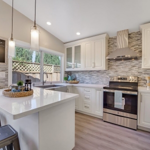 Photo of Leo Poon Realty