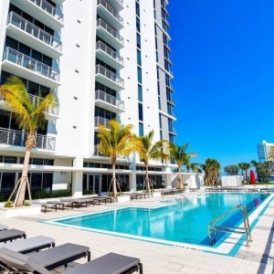 Miami Eve at The District