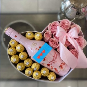 Photo of De Luxe Roses 915