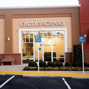 Photo of Charles Schwab
