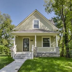 Photo of Janet Fournier - RE/MAX State Line