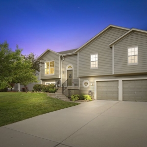 Photo of Janet Fournier - RE/MAX State Line