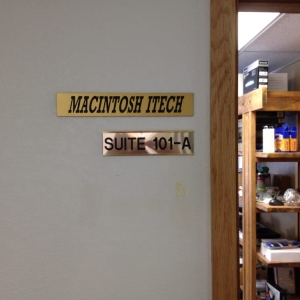 Photo of Macintosh Computer iTech