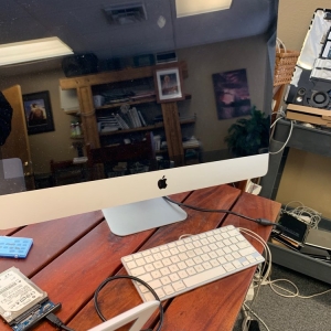 Photo of Macintosh Computer iTech