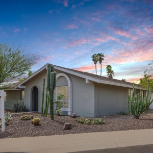 Photo of Jen Johansen - HomeSmart