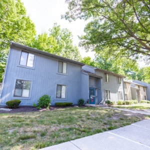 Photo of Woodlake Apartments in Indianapolis