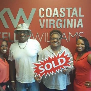 Photo of Rosalind Levy W/ Triumph Realty