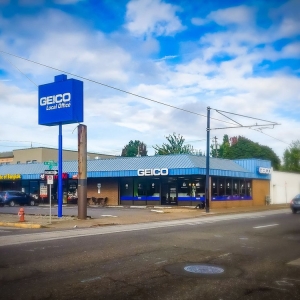 Photo of GEICO Insurance Agent