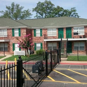 Photo of Colonial Parc Apartments