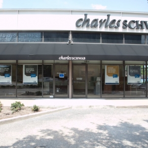 Photo of Charles Schwab