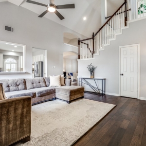 Photo of Nina Bhanot - Compass Realty